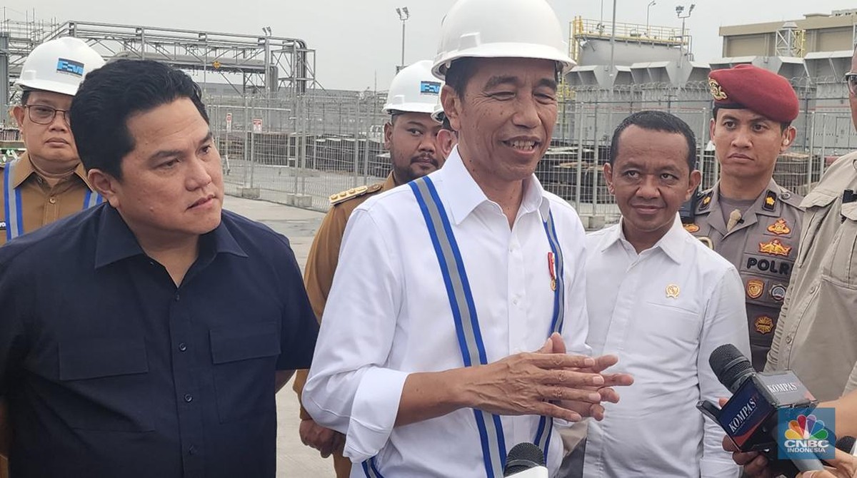 doorstep-presiden-ri-joko-widodo-usai-meresmikan-produksi-smelter-pt-freeport-indonesia-gresik-23-september-2024-cnbc-indonesi-1_169 Jokowi Ingatkan Hati-Hati, Ekspor Pasir Laut Cuma Untuk Kategori Ini