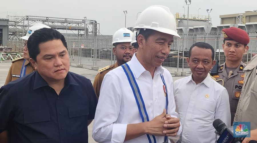 Doorstep Presiden RI Joko Widodo usai meresmikan Produksi Smelter PT. Freeport Indonesia, Gresik, 23 September 2024. (CNBC Indonesia/Tommy Patrio Sorongan)