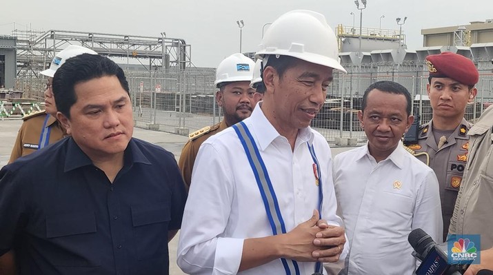 Doorstep Presiden RI Joko Widodo usai meresmikan Produksi Smelter PT. Freeport Indonesia, Gresik, 23 September 2024. (CNBC Indonesia/Tommy Patrio Sorongan)