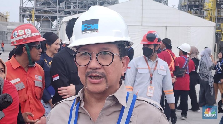 Doorstep Tonny Wenas, Presider Direktur PT Freeport Indonesia usai Peresmian  Produksi Smelter PT. Freeport Indonesia, Gresik, 23 September 2024. (CNBC Indonesia/Tommy Patrio Sorongan)