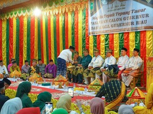 Tepuk Tepung Tawar 3 Paslon Pilgub Riau, Ini Harapan Pj Gubernur Rahman Hadi