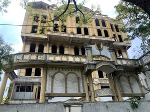 Deretan Gedung Terbengkalai Puluhan Tahun di Medan, Ada yang Angker