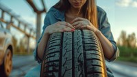 Ban dan Trim Karet Mobil Kusam Lagi Padahal Baru Dicuci? Coba Cara Detailing Ini 