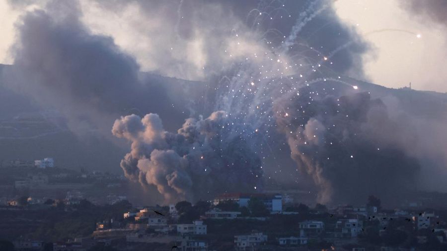 Smoke billows over southern Lebanon following Israeli strikes, amid ongoing cross-border hostilities between Hezbollah and Israeli forces, as seen from Tyre, southern Lebanon September 23, 2024. REUTERS/Aziz Taher        TPX IMAGES OF THE DAY