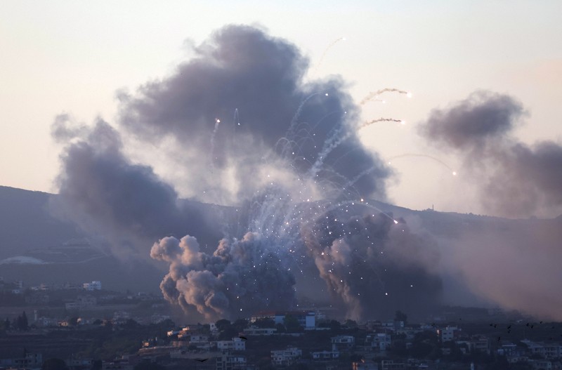 ISRAEL-PALESTINIANS/LEBANON Smoke billows over southern Lebanon following Israeli strikes, amid ongoing cross-border hostilities between Hezbollah and Israeli forces, as seen from Tyre, southern Lebanon September 23, 2024. REUTERS/Aziz Taher