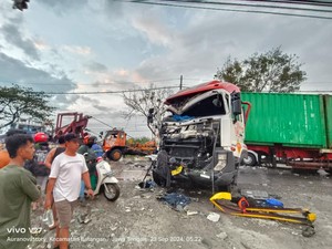 Pelajaran dari Kecelakaan Bus vs 2 Truk hingga Sebabkan 6 Orang Tewas