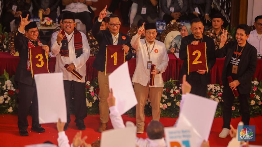 Komisi Pemilihan Umum Provinsi Daerah Khusus Ibu Kota Jakarta menggelar Rapat Pleno Terbuka Pengundian dan Penetapan Nomor Urut Pasangan Calon Peserta Pemilihan Gubernur dan Wakil Gubernur DKI Jakarta Tahun 2024 di kantor KPUD Provinsi DKI Jakarta, Senin (23/9/2024).  (CNBC Indonesia/Faisal Rahman)