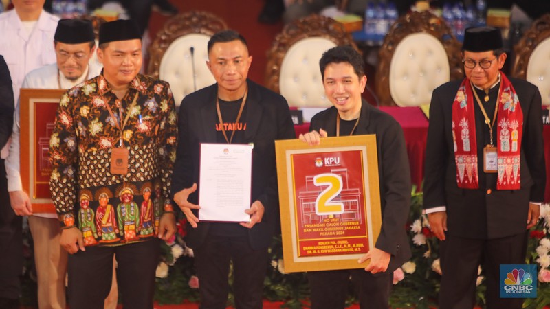 Komisi Pemilihan Umum Provinsi Daerah Khusus Ibu Kota Jakarta menggelar Rapat Pleno Terbuka Pengundian dan Penetapan Nomor Urut Pasangan Calon Peserta Pemilihan Gubernur dan Wakil Gubernur DKI Jakarta Tahun 2024 di kantor KPUD Provinsi DKI Jakarta, Senin (23/9/2024). Komisi Pemilihan Umum Provinsi Daerah Khusus Ibu Kota Jakarta menggelar Rapat Pleno Terbuka Pengundian dan Penetapan Nomor Urut Pasangan Calon Peserta Pemilihan Gubernur dan Wakil Gubernur DKI Jakarta Tahun 2024 di kantor KPUD Provinsi DKI Jakarta, Senin (23/9/2024).