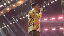 Nino RAN Pamer Cincin Kawin, Manggung Perdana Gak Bujang Lagi