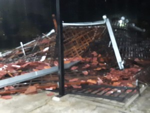 Pendapa Desa Gemblegan Klaten Ambruk Timpa 2 Motor Saat Hujan-Angin Kencang