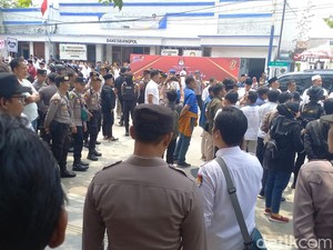 Ratusan Polisi Dikerahkan Saat Pengundian Nomor Urut Pilbup Sampang