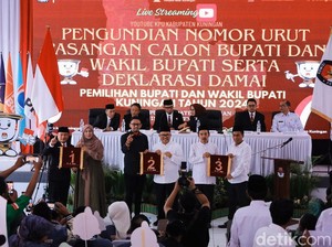Politik Santai Penuh Canda di Pengundian Nomor Urut Pilkada Kuningan