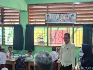 Heru Budi Tinjau Uji Coba Makan Bergizi Gratis di SDN Rorotan 03 Jakut