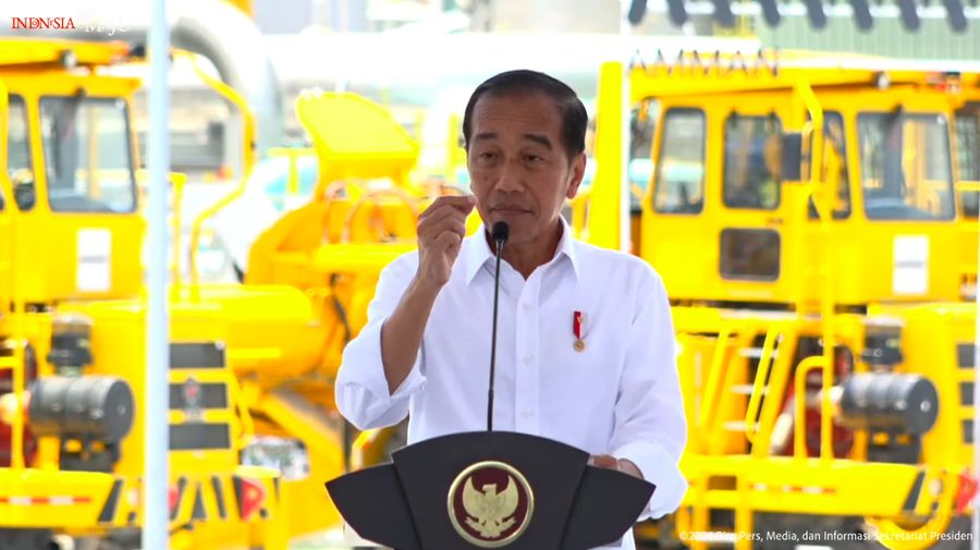 Presiden Joko Widodo memberikan sambutan dalam peresmian Smelter PT. Amman Mineral Internasional Tbk, Sumbawa Barat, Senin (23/9/2024). (Tangkapan Layar Youtube Sekretariat Presiden)