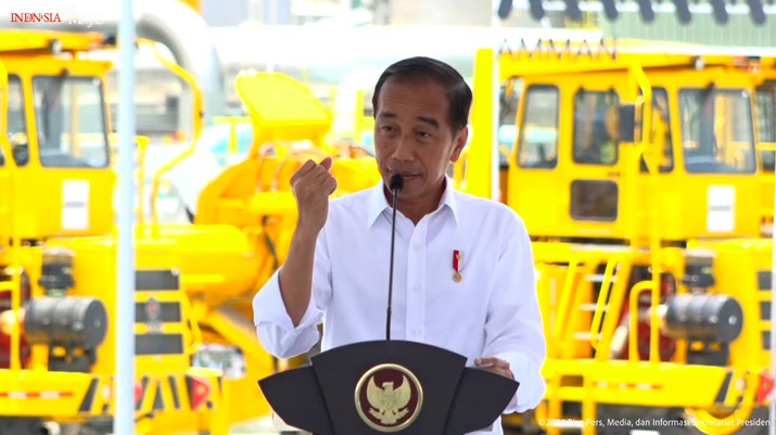 Presiden Joko Widodo memberikan sambutan dalam peresmian Smelter PT. Amman Mineral Internasional Tbk, Sumbawa Barat, Senin (23/9/2024). (Tangkapan Layar Youtube Sekretariat Presiden)