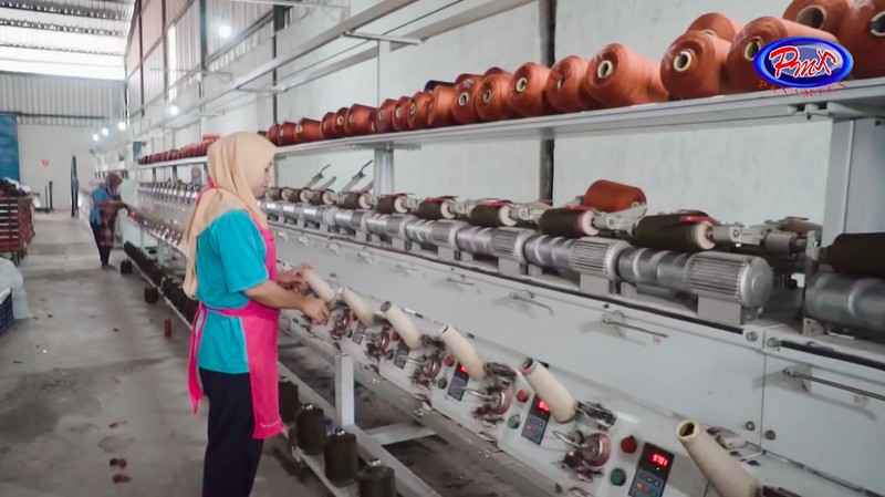 PT PANAMTEX, perusahaan textile di Pekalongan yang berdiri sejak tahun 1994 memproduksi sarung tenun. (Instagram @sarung.binsaleh)