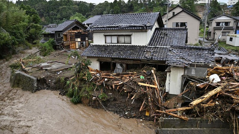 Puing-puing akibat banjir yang disebabkan oleh hujan deras terlihat di Wajima, Prefektur Ishikawa, Jepang, 22 September 2024, dalam foto yang diambil oleh Kyodo. (Mandatory credit Kyodo/via REUTERS)