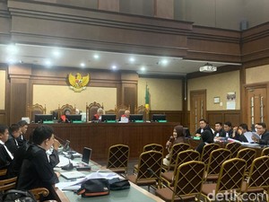 Nurhadi Terima Ponsel dari Petugas Rutan KPK di Ruang Jemuran
