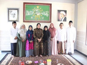 Momen Hangat Saat Risma Silaturahmi ke Pesantren Annuqayah Sumenep
