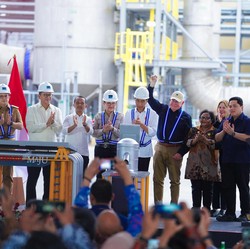 MIND ID Buktikan Komitmen Hilirisasi, Smelter Freeport Resmi Produksi