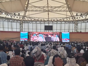Iriana Bagi Tablet-Sepeda di Penyuluhan Antinarkoba, Siswa Berebut Maju