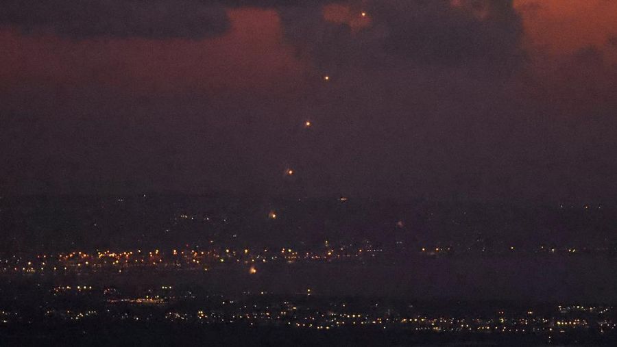 Israel’s Iron Dome missile defense system intercepts rockets fired from Lebanon, amid cross-border hostilities between Hezbollah and Israel, as seen from northern Israel, September 23, 2024. REUTERS/Jim Urquhart