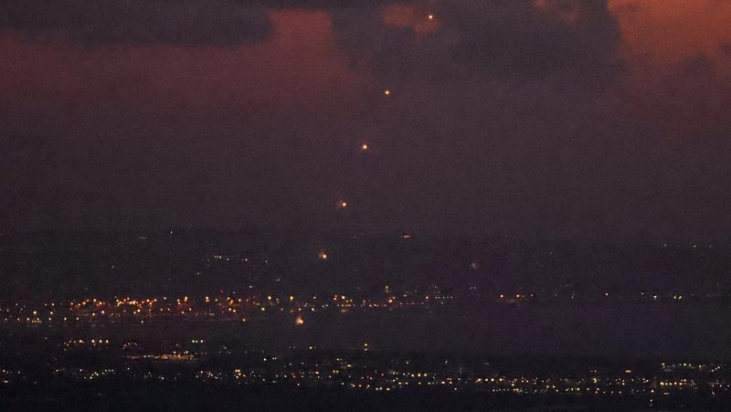 Israel’s Iron Dome missile defense system intercepts rockets fired from Lebanon, amid cross-border hostilities between Hezbollah and Israel, as seen from northern Israel, September 23, 2024. REUTERS/Jim Urquhart