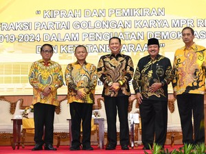 Idris Laena Serahkan Laporan Kinerja Fraksi Partai Golkar ke Ketua MPR