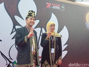 Filosofi Busana Khofifah-Emil Saat Deklarasi Kampanye Damai Pilgub Jatim