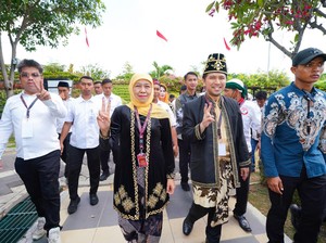 Deklarasi Kampanye Damai, Khofifah-Emil Ajak Warga Terapkan Politik Santun