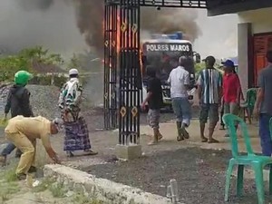 Mobil SIM Keliling Polres Maros Terbakar Saat Layani Warga
