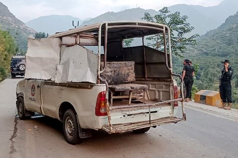 Security personnel examine the site of a bomb explosion, at Malam Jabba in the Swat district of Khyber Pakhtunkhwa province on September 22, 2024. A Pakistan policeman was killed and three others injured after a roadside bomb hit a convoy of foreign diplomats in the northwest, police said on September 22. (Photo by Mehboob UL HAQ / AFP)