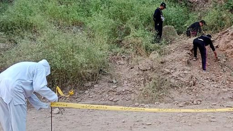 Security personnel examine the site of a bomb explosion, at Malam Jabba in the Swat district of Khyber Pakhtunkhwa province on September 22, 2024. A Pakistan policeman was killed and three others injured after a roadside bomb hit a convoy of foreign diplomats in the northwest, police said on September 22. (Photo by Mehboob UL HAQ / AFP)