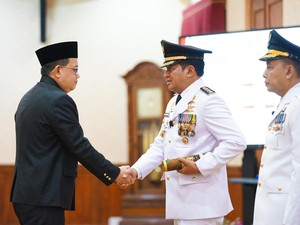 Adhy Karyono Lantik Nurkholis Jadi Pj Bupati Pasuruan