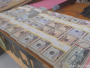 Polisi Bongkar Pabrik Dolar-Rupiah Palsu di Sumedang, 4 Orang Ditangkap