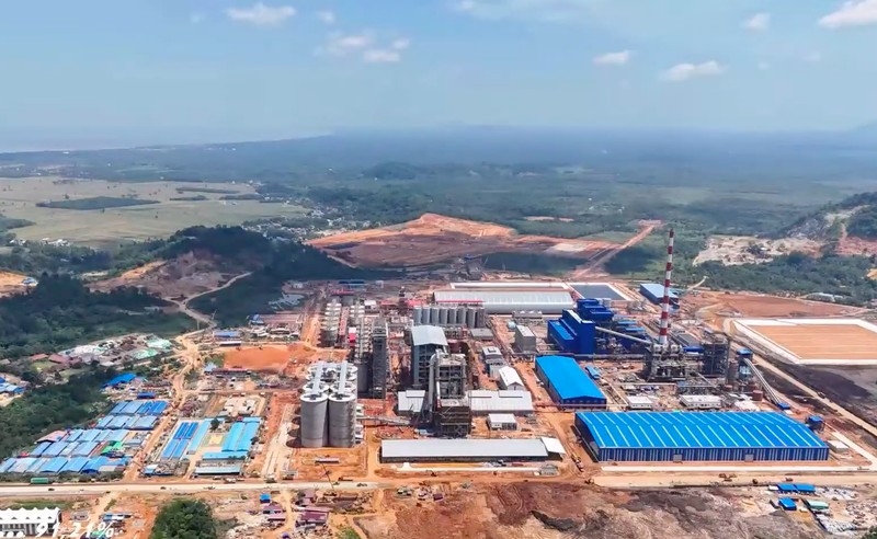 Presiden Joko Widodo (Jokowi) telah meresmikan injeksi bauksit perdana untuk proyek Smelter Grade Alumina Refinery (SGAR) Fase 1 PT Borneo Alumina Indonesia (BAI) yang berlokasi di Kabupaten Mempawah, Kalimantan Barat pada Selasa (24/09/2024). Presiden Joko Widodo (Jokowi) telah meresmikan injeksi bauksit perdana untuk proyek Smelter Grade Alumina Refinery (SGAR) Fase 1 PT Borneo Alumina Indonesia (BAI) yang berlokasi di Kabupaten Mempawah, Kalimantan Barat pada Selasa (24/09/2024). (Tangkapan Layar Youtube Sekretariat Presiden)