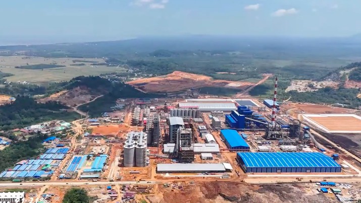 Presiden Joko Widodo (Jokowi) telah meresmikan injeksi bauksit perdana untuk proyek Smelter Grade Alumina Refinery (SGAR) Fase 1 PT Borneo Alumina Indonesia (BAI) yang berlokasi di Kabupaten Mempawah, Kalimantan Barat pada Selasa (24/09/2024). (Tangkapan Layar Youtube Sekretariat Presiden)