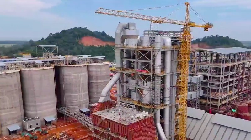 Presiden Joko Widodo (Jokowi) telah meresmikan injeksi bauksit perdana untuk proyek Smelter Grade Alumina Refinery (SGAR) Fase 1 PT Borneo Alumina Indonesia (BAI) yang berlokasi di Kabupaten Mempawah, Kalimantan Barat pada Selasa (24/09/2024). (Tangkapan Layar Youtube Sekretariat Presiden)