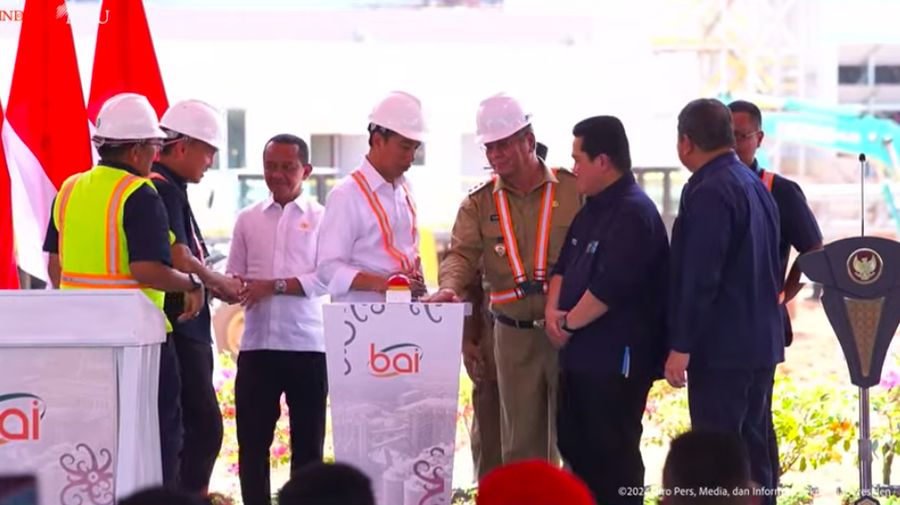 Presiden RI Joko Widodo saat Peresmian Injeksi Bauksit Perdana SGAR PT. Borneo Alumia Indonesia, Mempawah, 24 September 2024. (Tangkapan Layar Youtube)
