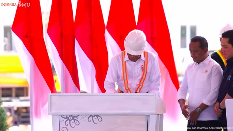 Presiden RI Joko Widodo saat Peresmian Injeksi Bauksit Perdana SGAR PT. Borneo Alumia Indonesia, Mempawah, 24 September 2024. (Tangkapan Layar Youtube)