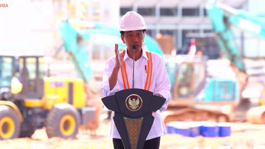 Presiden RI Joko Widodo saat Peresmian Injeksi Bauksit Perdana SGAR PT. Borneo Alumia Indonesia, Mempawah, 24 September 2024. (Tangkapan Layar Youtube)