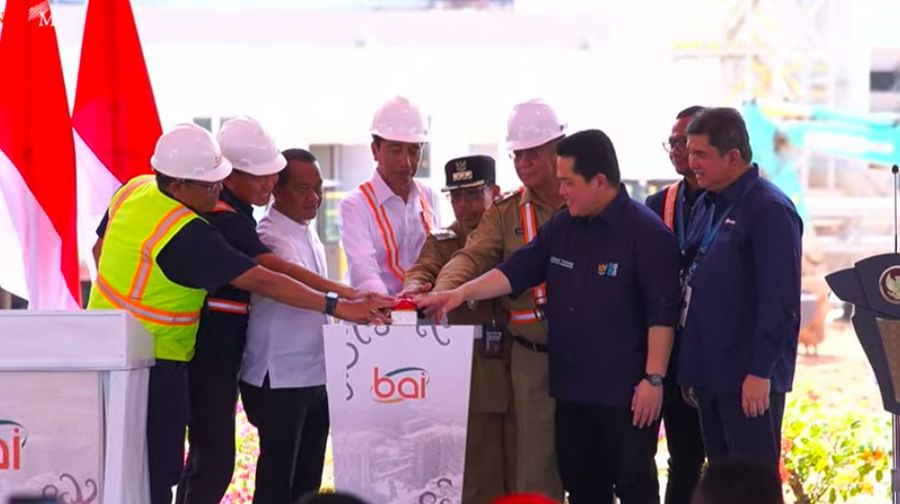 Presiden RI Joko Widodo saat Peresmian Injeksi Bauksit Perdana SGAR PT. Borneo Alumia Indonesia, Mempawah, 24 September 2024. (Tangkapan Layar Youtube)