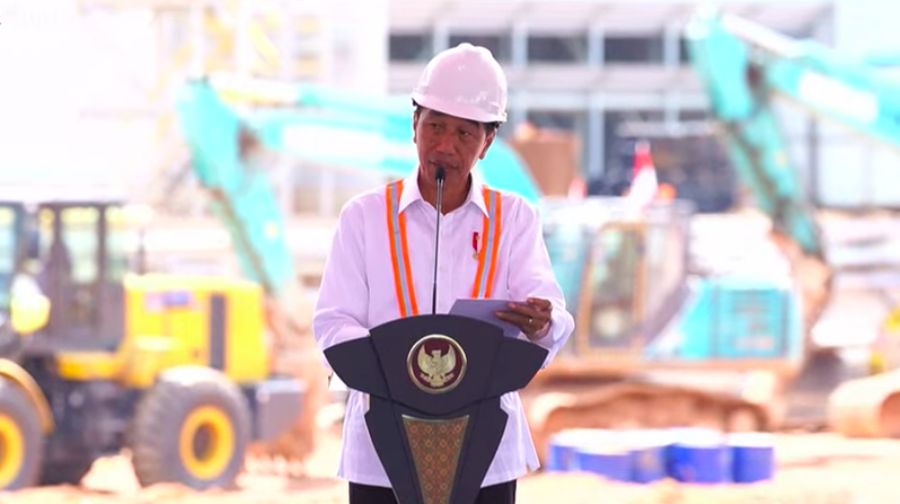Presiden RI Joko Widodo saat Peresmian Injeksi Bauksit Perdana SGAR PT. Borneo Alumia Indonesia, Mempawah, 24 September 2024. (Tangkapan Layar Youtube)