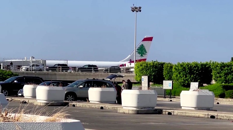 Sebanyak lebih dari 30 penerbangan dari dan menuju Beirut dibatalkan pada Selasa (24/9/2024), berdasarkan informasi dari situs web Bandara Internasional Rafic Hariri di Beirut, Lebanon. (Tangkapan Layar Video Reuters/BEIRUT - RAFIC HARIRI INTERNATIONAL AIRPORT WEBSITE) Sebanyak lebih dari 30 penerbangan dari dan menuju Beirut dibatalkan pada Selasa (24/9/2024), berdasarkan informasi dari situs web Bandara Internasional Rafic Hariri di Beirut, Lebanon. (Tangkapan Layar Video Reuters/BEIRUT - RAFIC HARIRI INTERNATIONAL AIRPORT WEBSITE)