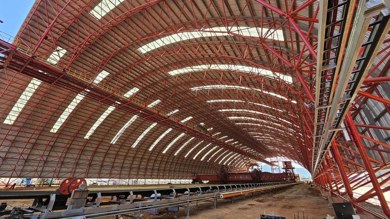 Presiden Joko Widodo (Jokowi) telah meresmikan injeksi bauksit perdana untuk proyek Smelter Grade Alumina Refinery (SGAR) Fase 1 PT Borneo Alumina Indonesia (BAI) yang berlokasi di Kabupaten Mempawah, Kalimantan Barat pada Selasa (24/09/2024). Presiden Joko Widodo (Jokowi) telah meresmikan injeksi bauksit perdana untuk proyek Smelter Grade Alumina Refinery (SGAR) Fase 1 PT Borneo Alumina Indonesia (BAI) yang berlokasi di Kabupaten Mempawah, Kalimantan Barat pada Selasa (24/09/2024). (Tangkapan Layar Youtube Sekretariat Presiden)