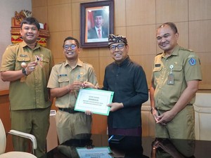 Pemkot Denpasar Beri 43 Motor Cikar untuk Desa demi Tangani Sampah
