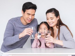 Bangun Kebiasaan Minum Air Murni untuk Si Kecil dengan Amidis
