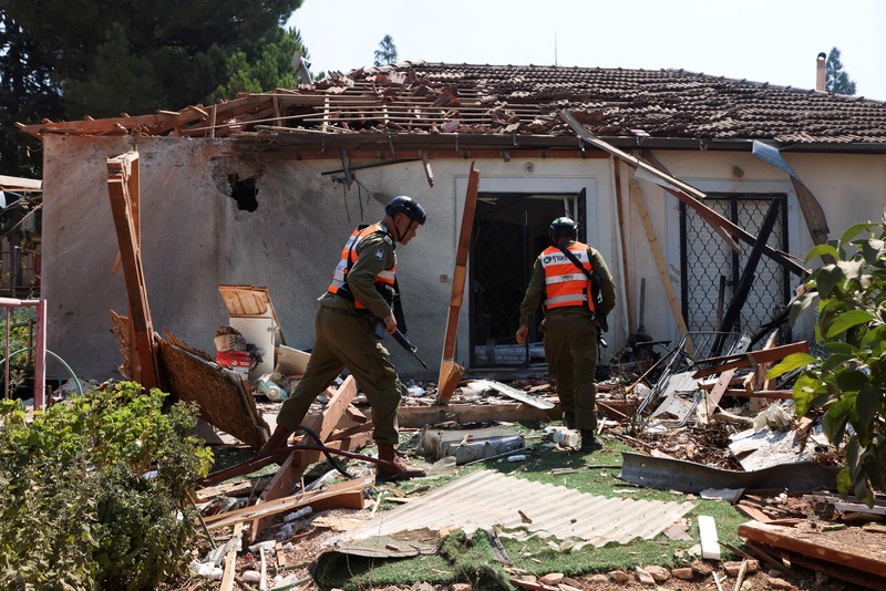 Kondisi rumah yang rusak setelah serangan roket dari Lebanon di Israel Utara, Rabu (25/9/2024). (AP Photo/Leo Correa) Kondisi rumah yang rusak setelah serangan roket dari Lebanon di Israel Utara, Rabu (25/9/2024). (AP Photo/Leo Correa)