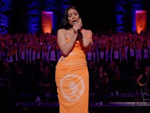 Anggun Terharu Selesaikan Tur dengan 2.000 Paduan Suara dan 20 Musisi