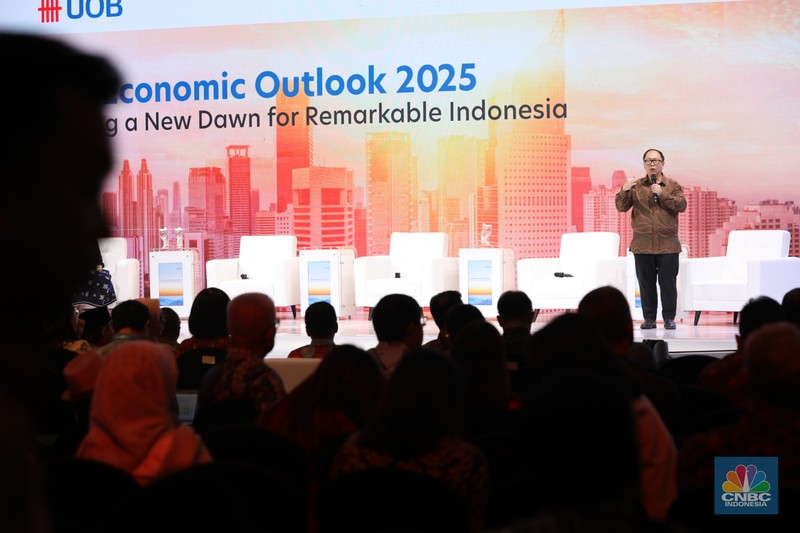 Sesi diskusi panel UOB Indonesia Economic Outlook 2025 di Kempinski, Jakarta, Rabu (25/9/2024). Sesi diskusi panel UOB Indonesia Economic Outlook 2025 di Kempinski, Jakarta, Rabu (25/9/2024). (CNBC Indonesia/Tri Susilo)